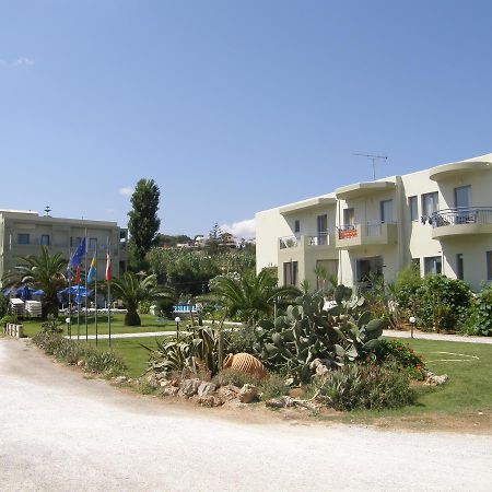 Rania Hotel Apartments ปลาเตเนียส ภายนอก รูปภาพ