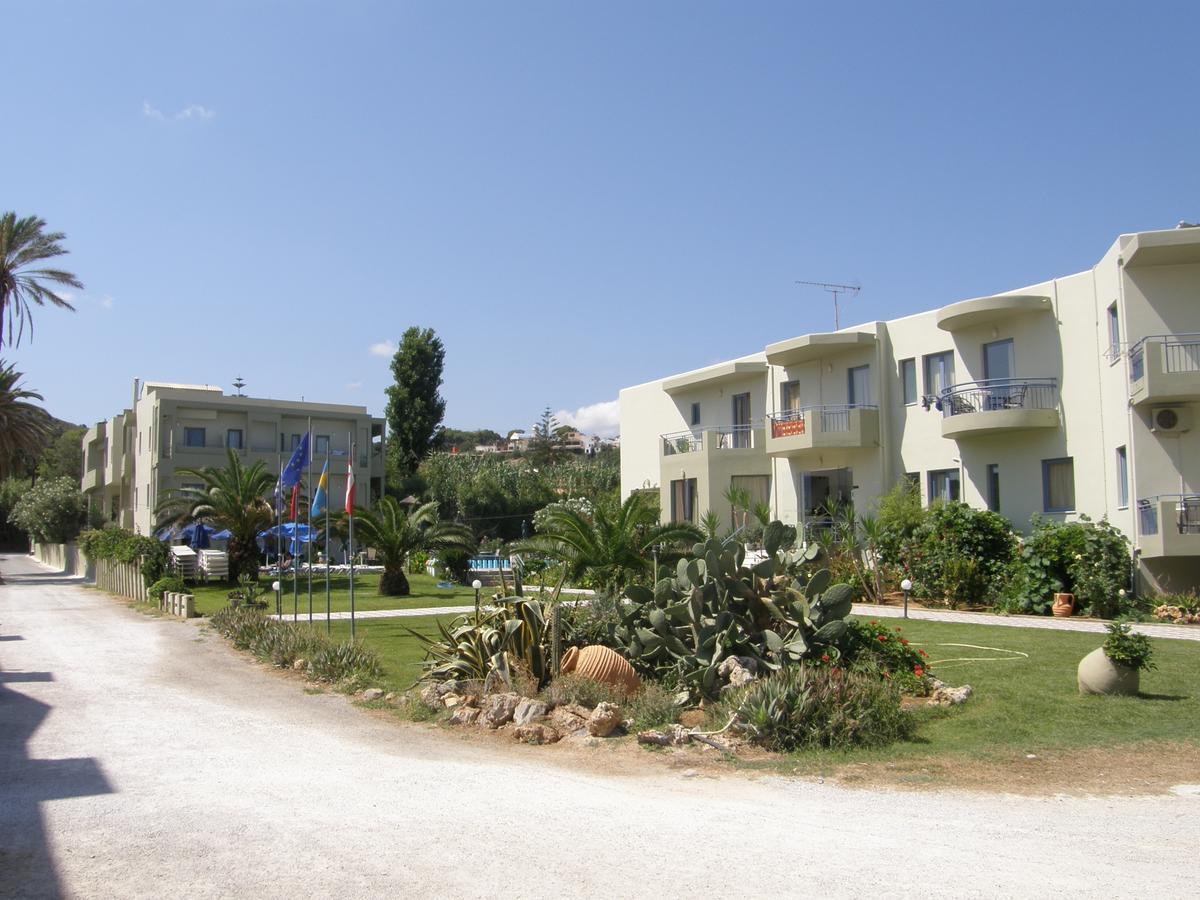Rania Hotel Apartments ปลาเตเนียส ภายนอก รูปภาพ