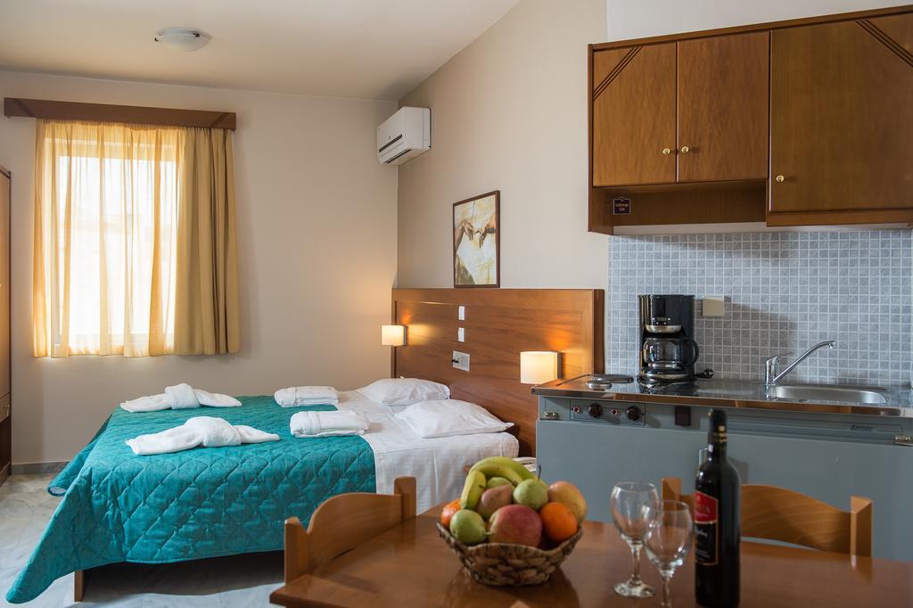 Rania Hotel Apartments ปลาเตเนียส ภายนอก รูปภาพ